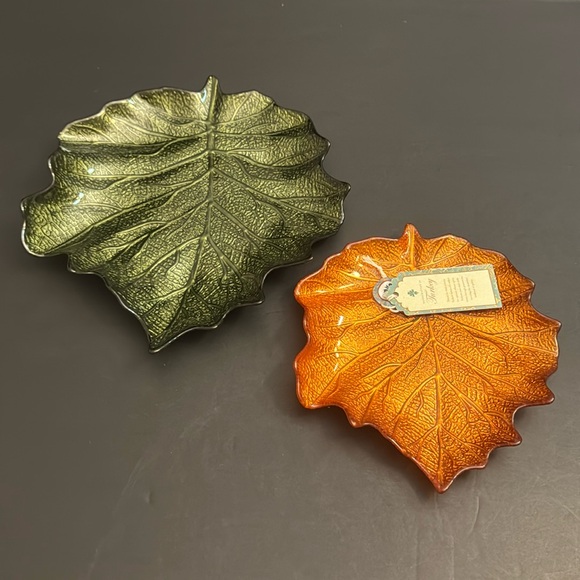 Handcrafted In Turkey Leaf-Shaped Orange and Green Decorative Plate - Picture 10 of 10